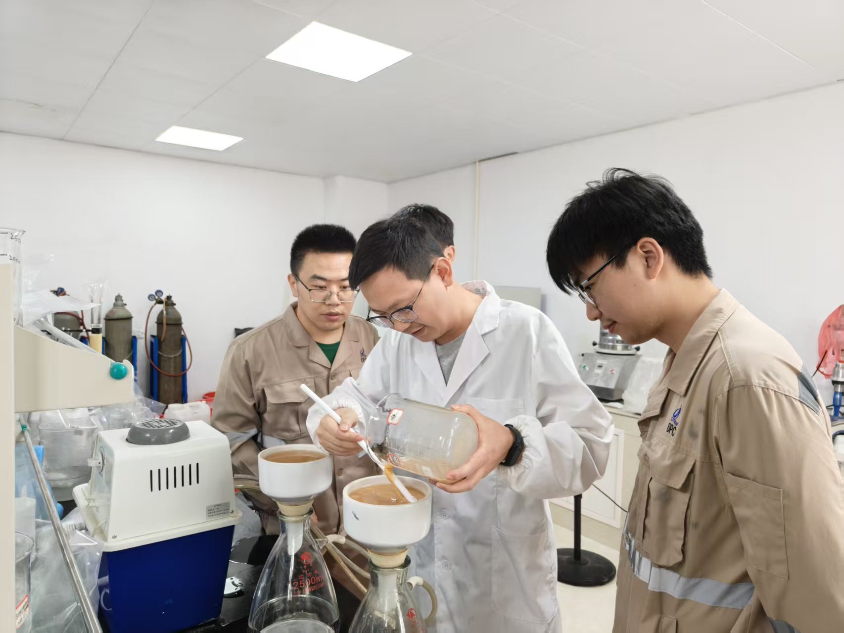 扎根锂业，攻坚路上让&ldquo;锂&rdquo;想花开｜米兰锂业研发部90后工程师徐苗